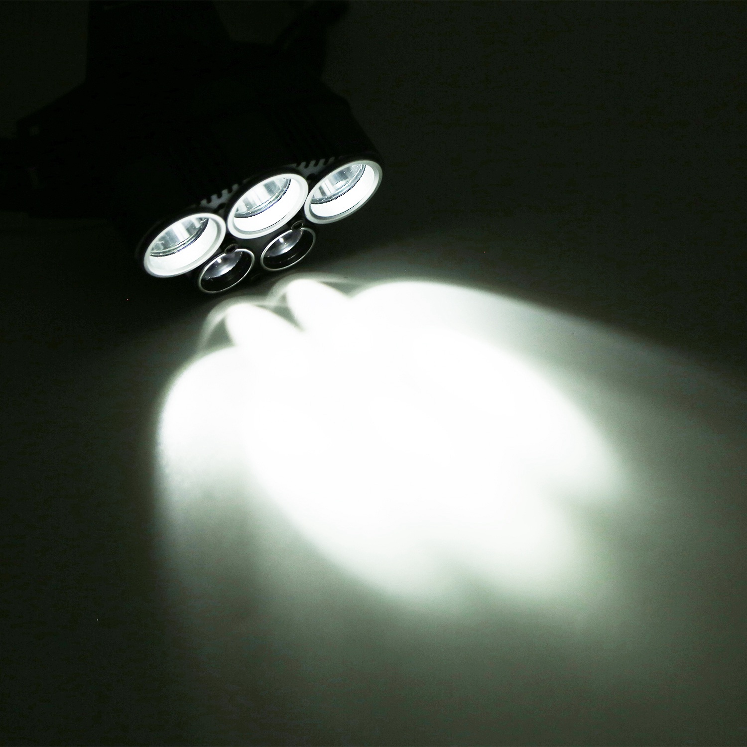 Linterna de cabeza recargable 20000 lúmenes LED con 6 modos para camping, ciclismo, senderismo, caza y emergencias — imagen 9