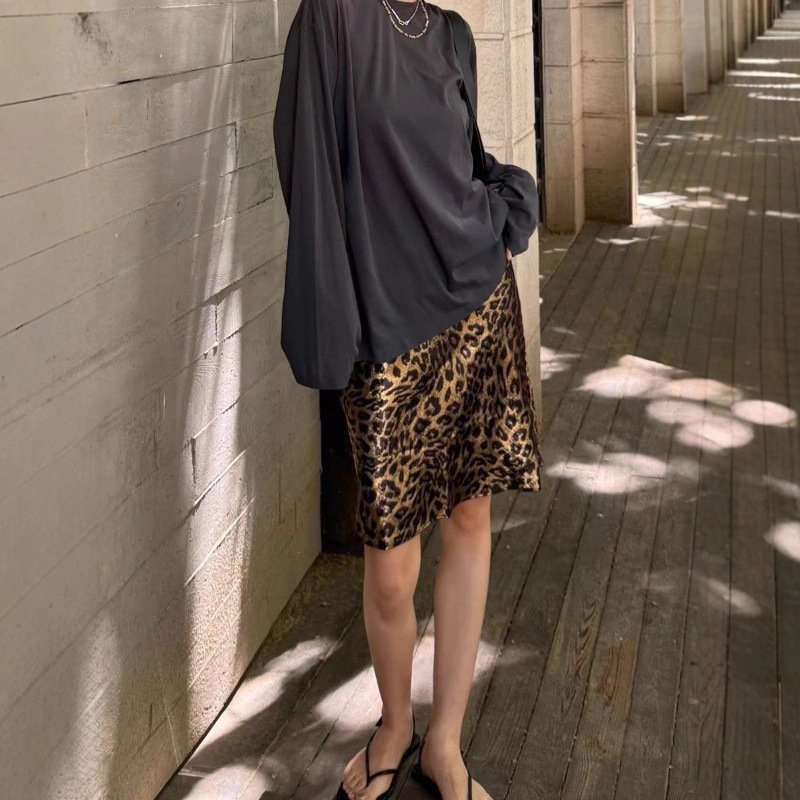 Leopard Print A-Line Mini Skirt with Elastic Waist, Trendy and Slimming Design — image 5