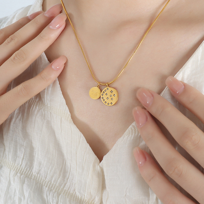 A niche design with a non fading snake bone chain circular plate inlaid with zircon pendant necklace fashionable jewelry — image 3