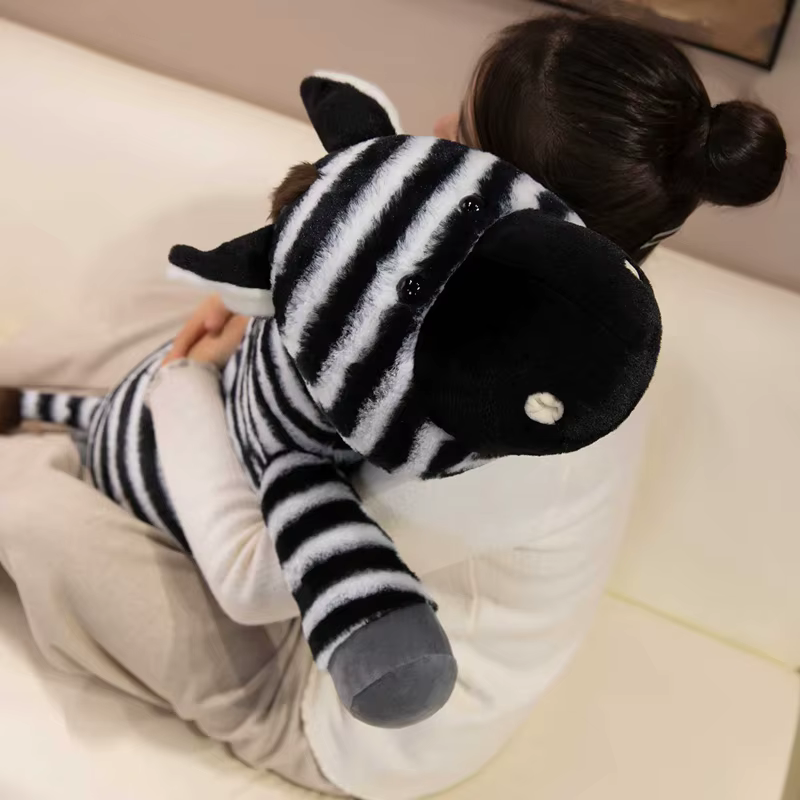 Muñeca de Algodón de Zorro Negro y Blanco con Rayas Suaves para Amantes del Safari Figura de Animales para Escalera Regalo Cumpleaños — imagen 5