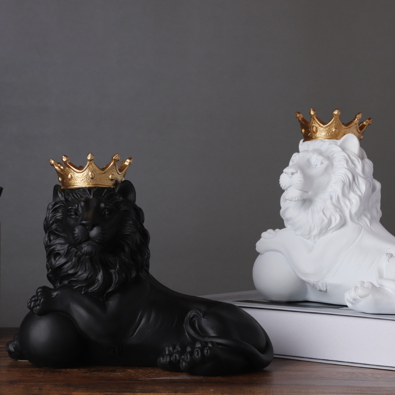 European Style Crown Lion Ornaments Resin Crafts Home Office Porch Decorations — image 4