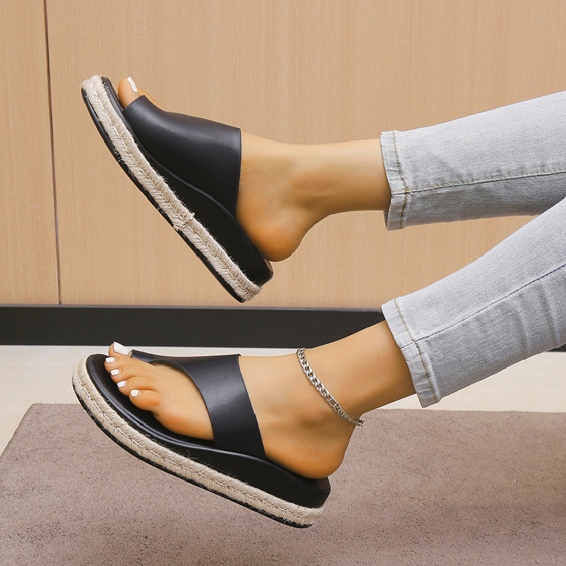 Thick Sole Slippers Women Leopard Print Toe Loop Sandals Large Size Woven Flat Shoes — image 3
