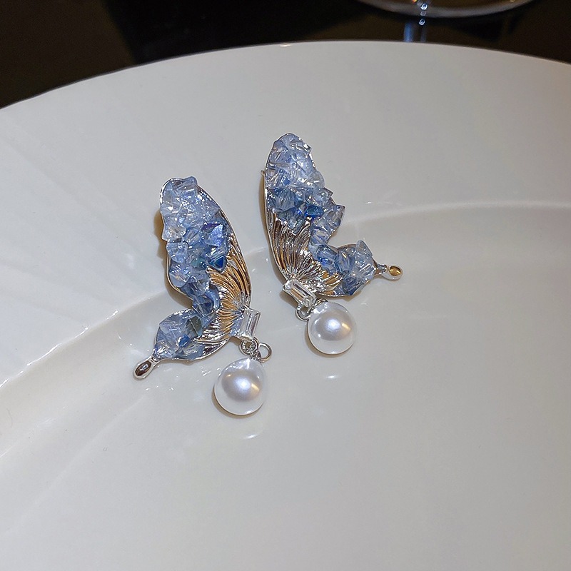 Butterfly Wing Pearl Stud Earrings Women's Niche Design High-end Earrings — image 4