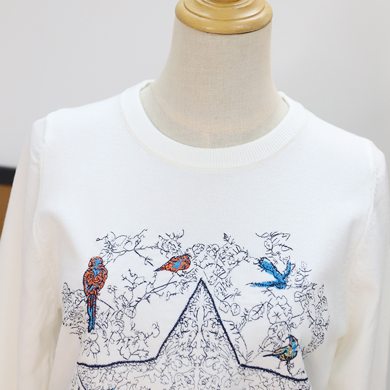 Embroidered pentagram flying bird pullover sweater for women — image 4