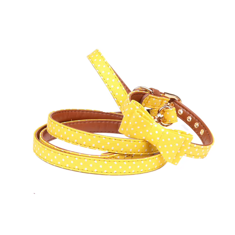 Collar y Guía para Perros Pequeños con Bandana de Cuero Suave, Adorno de Raso, Collar para Gatos - Perfecto para Chihuahuas y Animales de Compañía — imagen 4