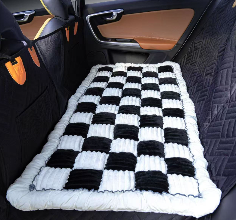 Manta de Asiento para Perros con Textura Espesa - Piso del Auto con Diseño de Cuadrados — imagen 1