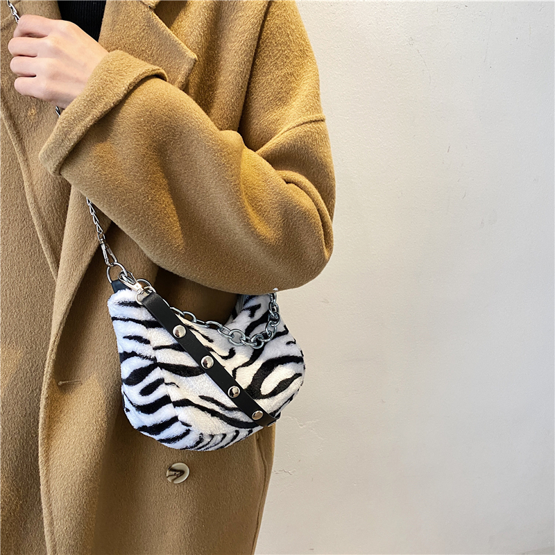 Leopard Pattern Plush Bag Personality Diagonal Women Bag Chain Bag Shoulder — image 3