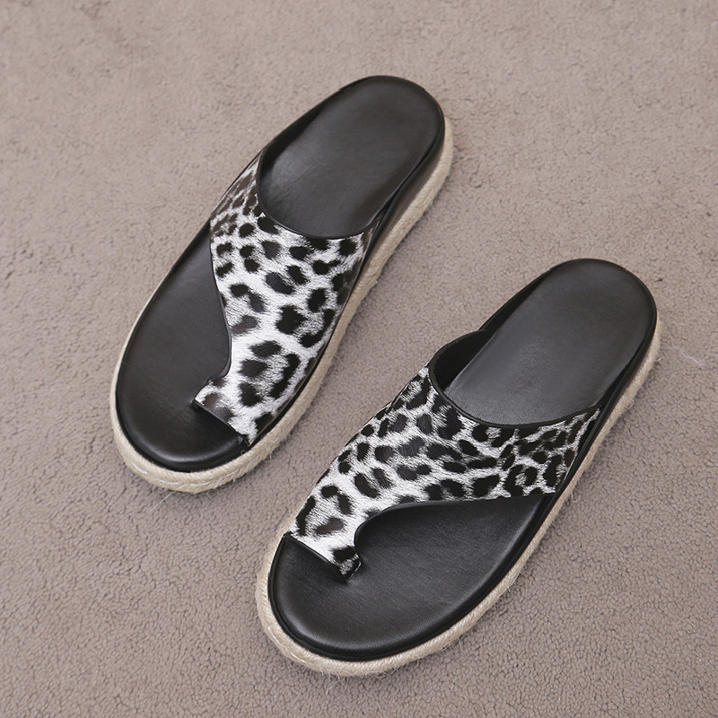 Thick Sole Slippers Women Leopard Print Toe Loop Sandals Large Size Woven Flat Shoes — image 7
