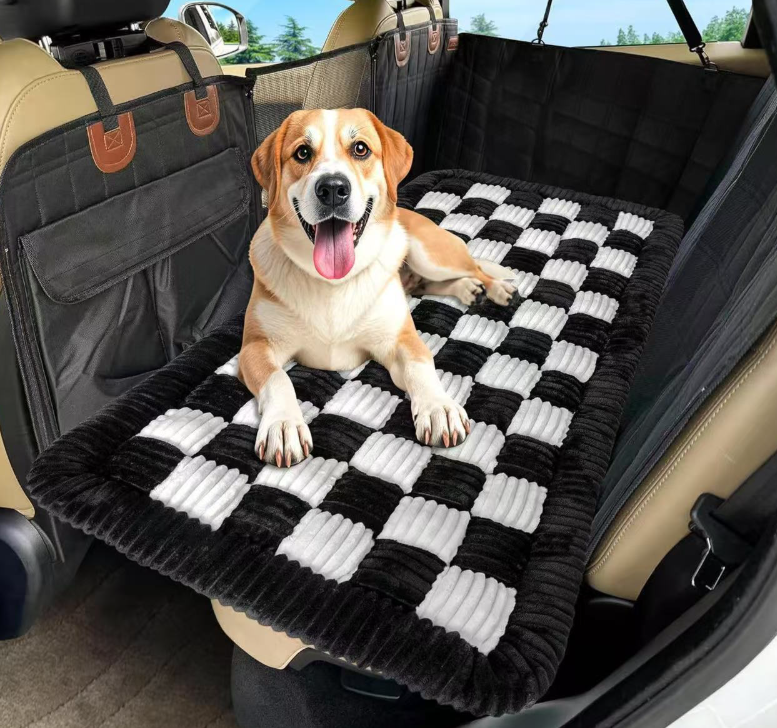Manta de Asiento para Perros con Textura Espesa - Piso del Auto con Diseño de Cuadrados — imagen 3