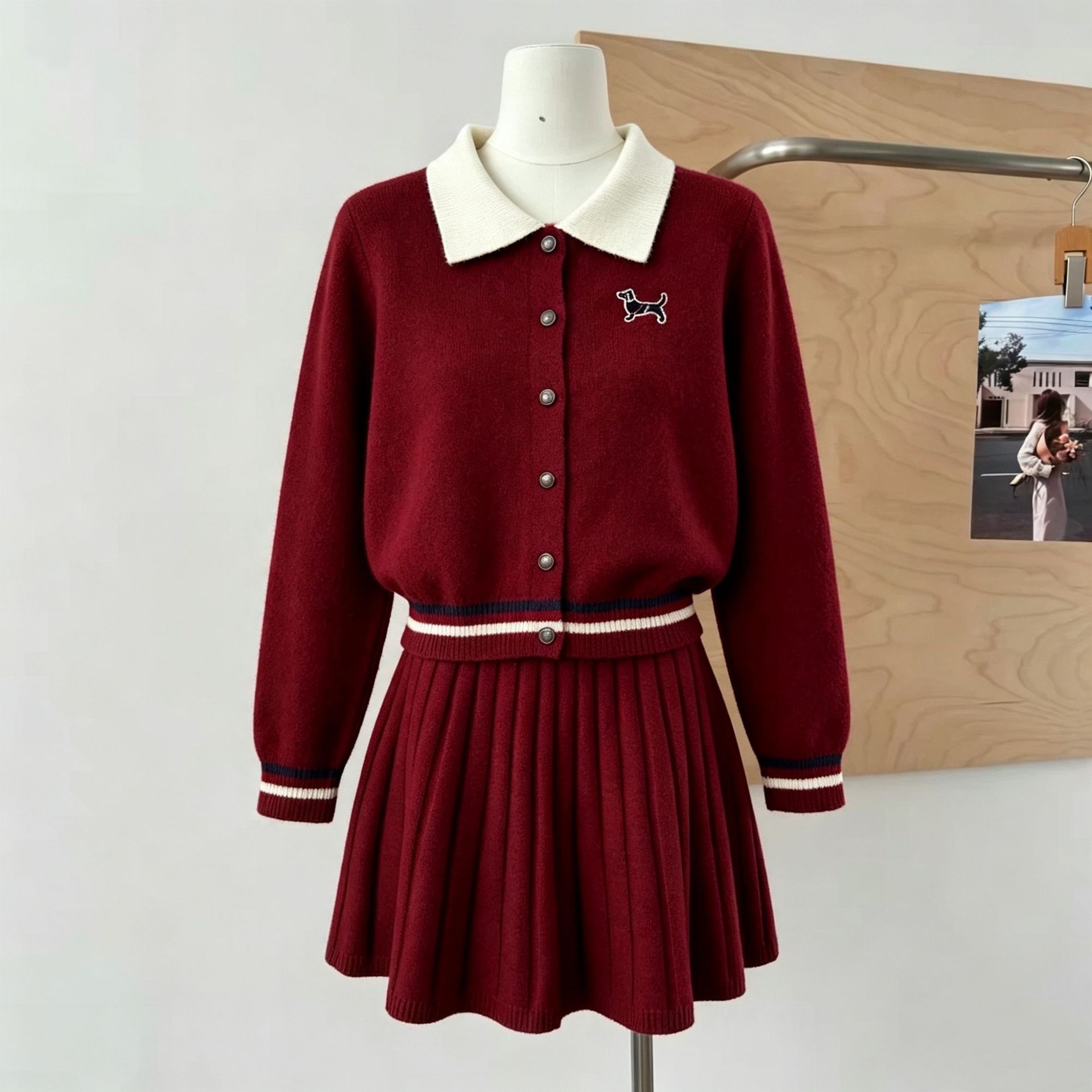 Small dog embroidery contrasting collar needle sweater — image 9
