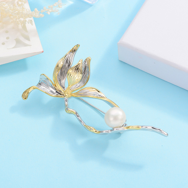 Exquisite Fashion Temperament Iris Brooch Freshwater Pearl Brooch Dress Pin — image 3