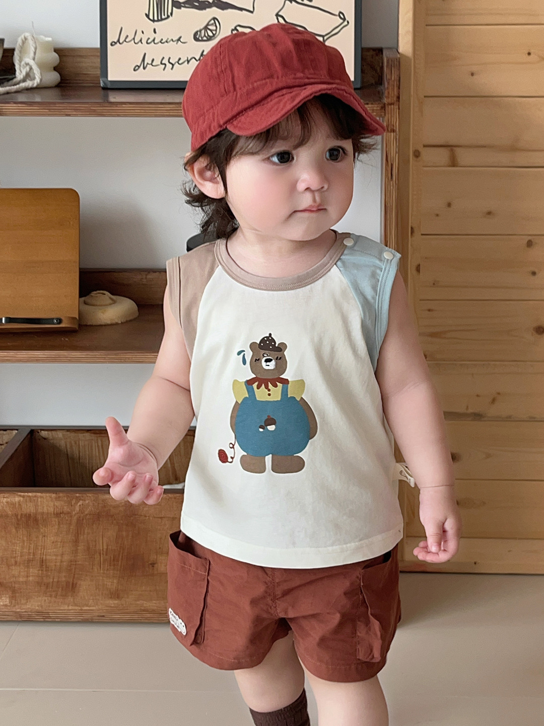 Boy's Stylish Two-Piece Set, Cartoon Bear Sleeveless Color-Block T-Shirt — image 7