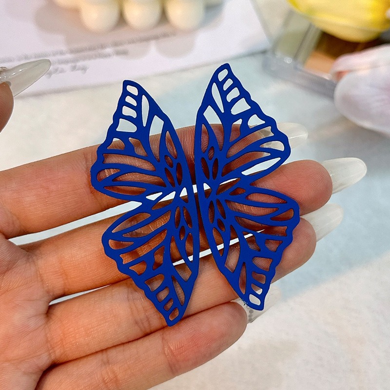 Hollow out butterfly earrings, simple and solid color fashionable earrings — image 2