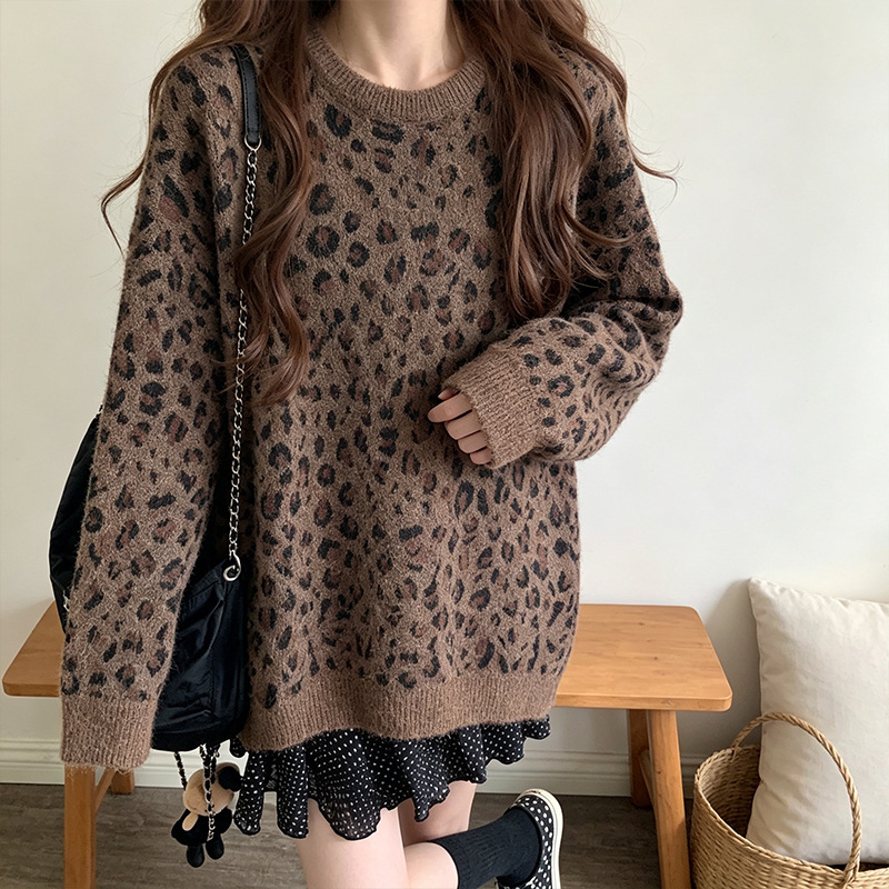 Leopard print round neck pullover sweater — image 6