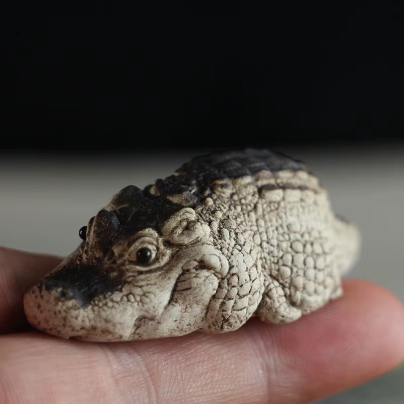 Decoraciones de Té para Mascotas: Crocodilo de Arcilla Púrpura, Ornaments de Ceremonia de Té Manual — imagen 5
