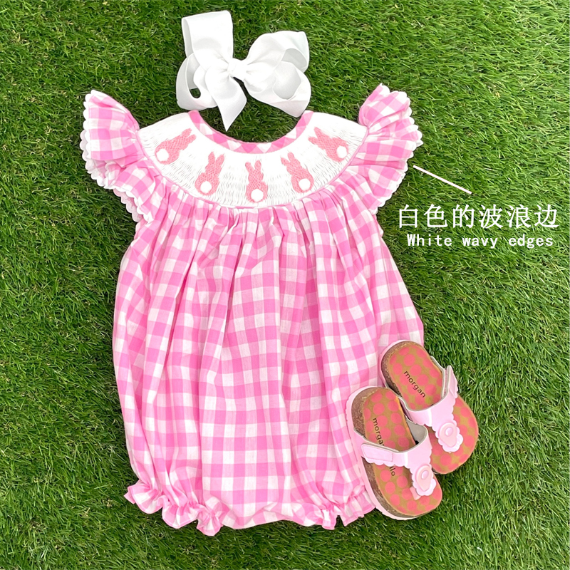 Conjunto Tierno de Mameluco de Conejito para Niña, Traje con Manga Capa y Bordado de Conejito, Incluye Diadema - Peto de Cuadros Rosa — imagen 6