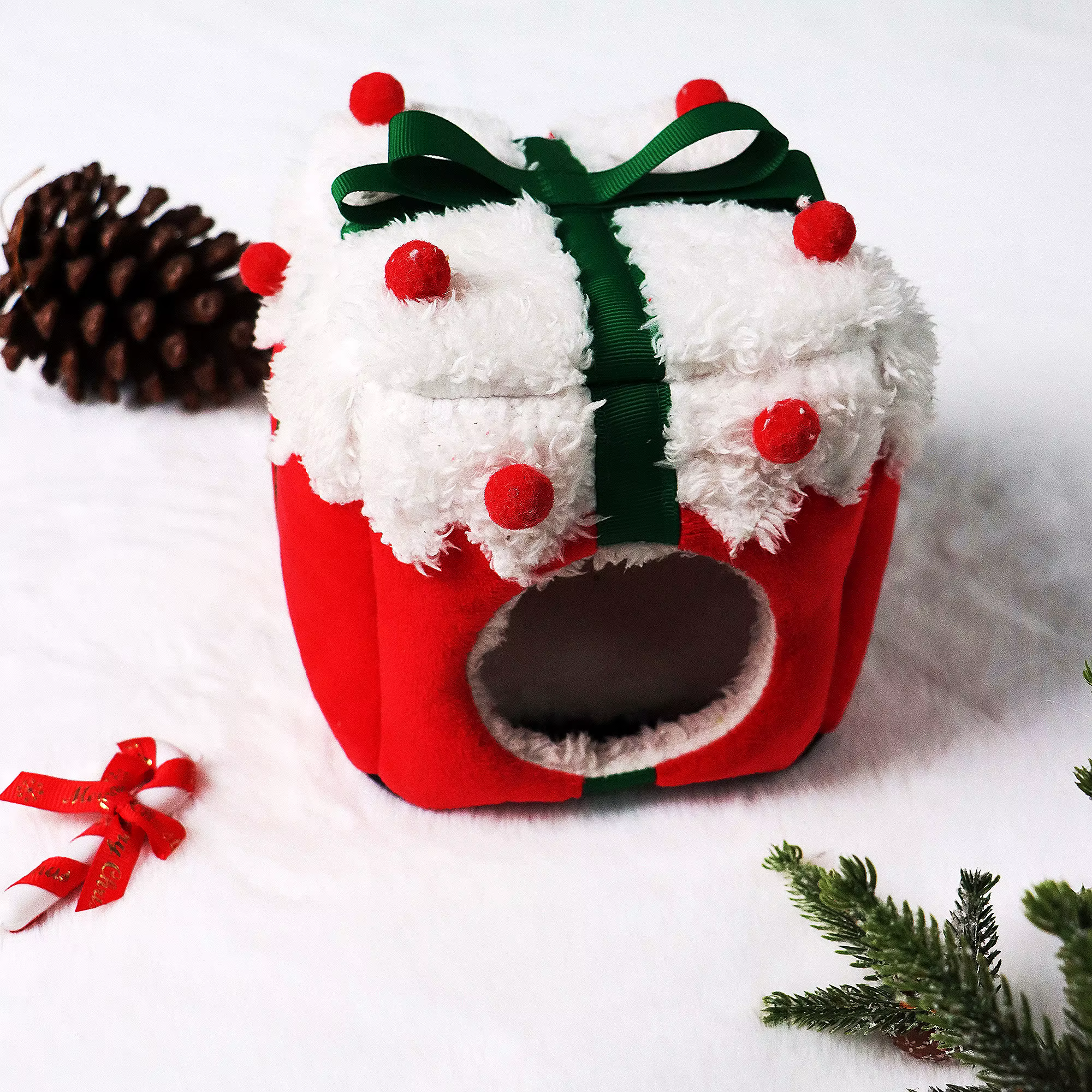 Christmas Hamster Hideout, Winter Warm Guinea Pig Bed Cave Washable Small Animal Christmas Nest House Cage Accessory — image 2