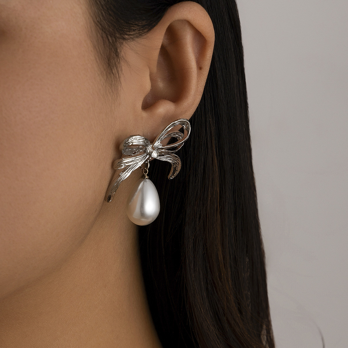 Cuello Redondo con Nudo Mariposa Cadena de Cruz de Metal Imitación Perla Cadena de Clavícula — imagen 13