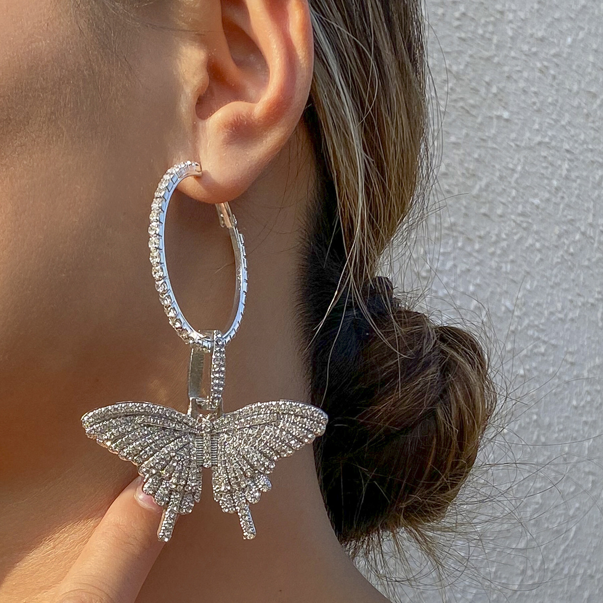 Retro full diamond butterfly exaggerated earrings women French rhinestone ring metal fashion earrings — image 3
