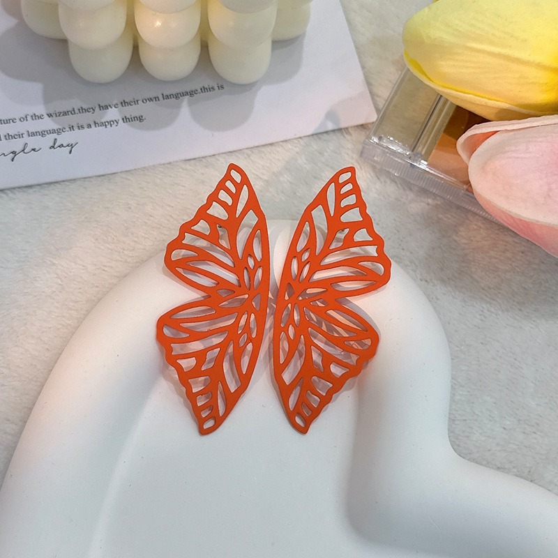 Hollow out butterfly earrings, simple and solid color fashionable earrings — image 5