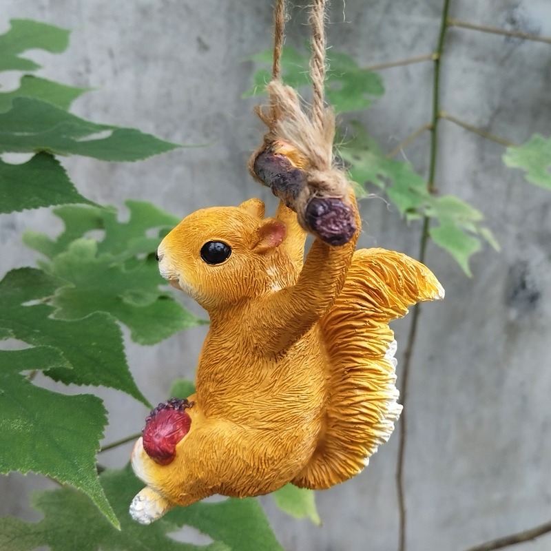 Garden courtyard outdoor decoration squirrel resin pendant — image 4