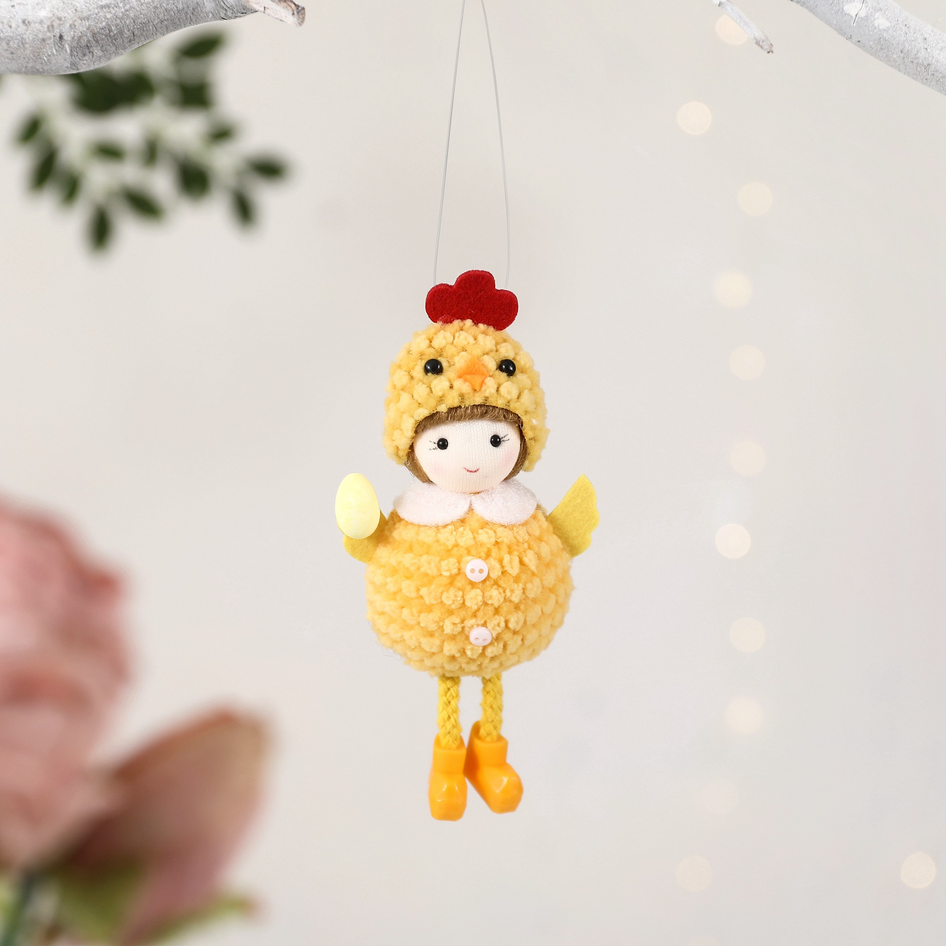 Sombrero de Pollo Pascuas con Niña en el Estómago que Sostiene Huevo de Pascua, Decoración para Escenario de Fiesta — imagen 4