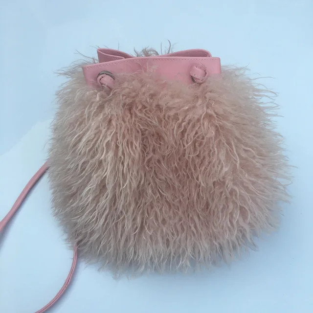 Bolso de cubo de lana de pelo largo para mujer, lujo, con piel de oveja mongol, estilo playa, piel de lana falsa, bolso de hombro de una mano — imagen 8