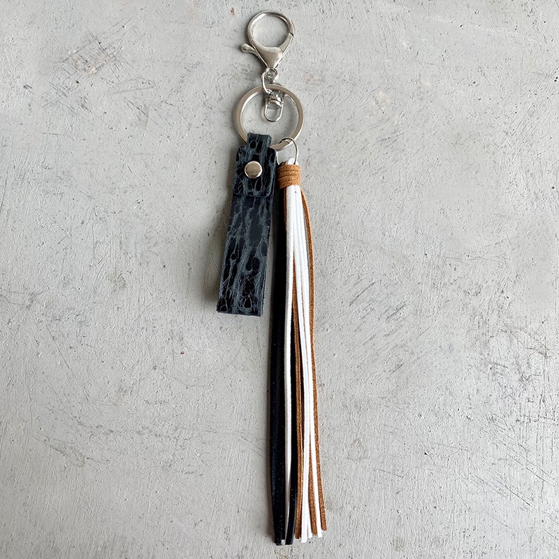 European and American Keyring Retro Embossed Brown Cow Leather Keychain Leather Tassel Personalized Handmade Pendant — image 3