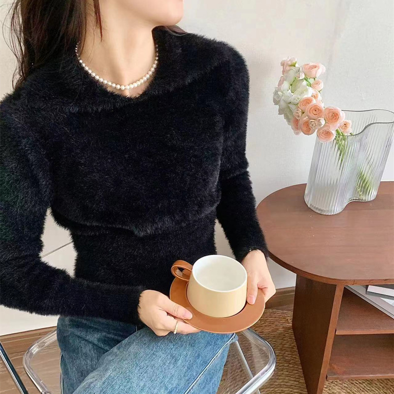 Women's Solid Color Faux Mink V-Neck Polo Collar Short Knit Sweater — image 10