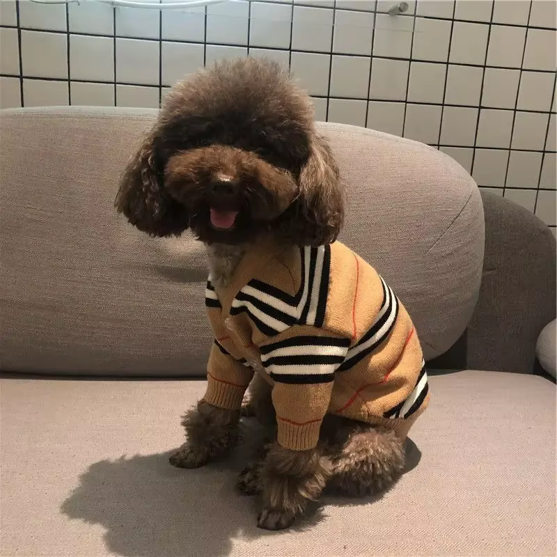 Chaquetón de lana marrón con rayas para mascotas, abrigo tejido para ositos, cachorros y gatitos del otoño e invierno — imagen 4