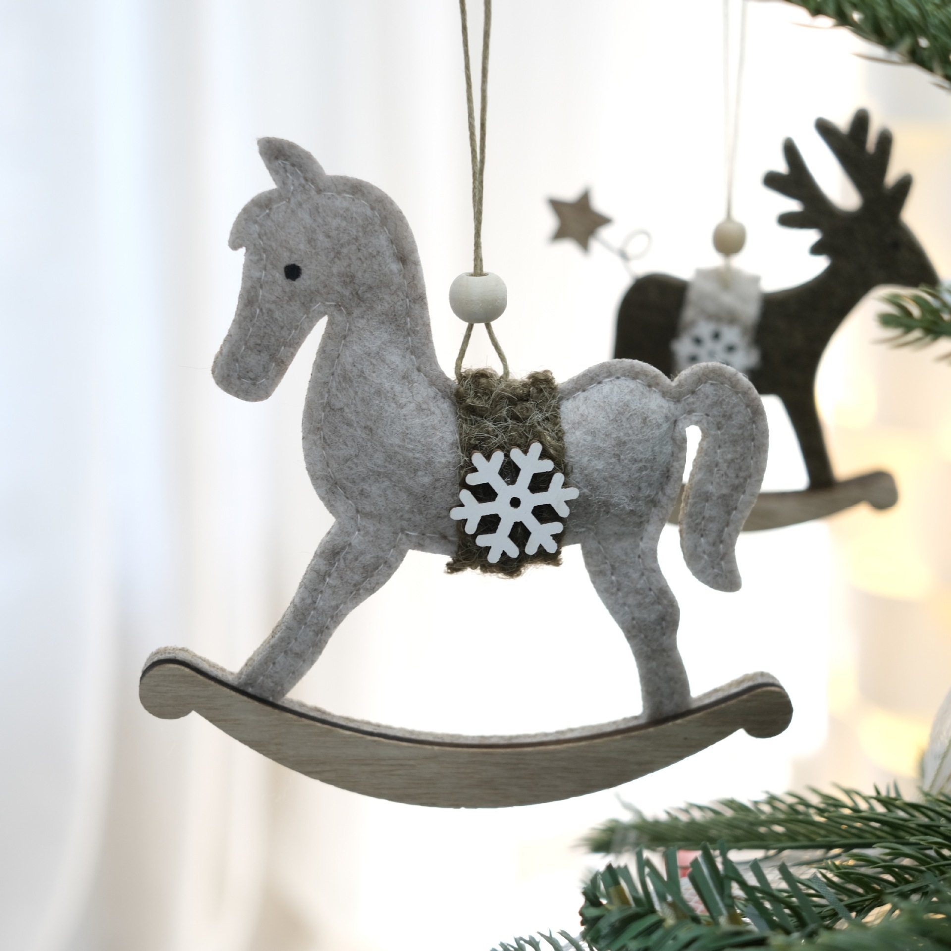 Decoraciones de Ciervo y Caballo de Felt Nórdico para Navidad - Adornos para Árbol, Hotel o Ventana — imagen 3