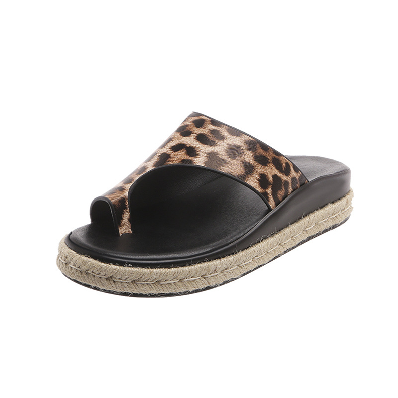 Thick Sole Slippers Women Leopard Print Toe Loop Sandals Large Size Woven Flat Shoes — image 5