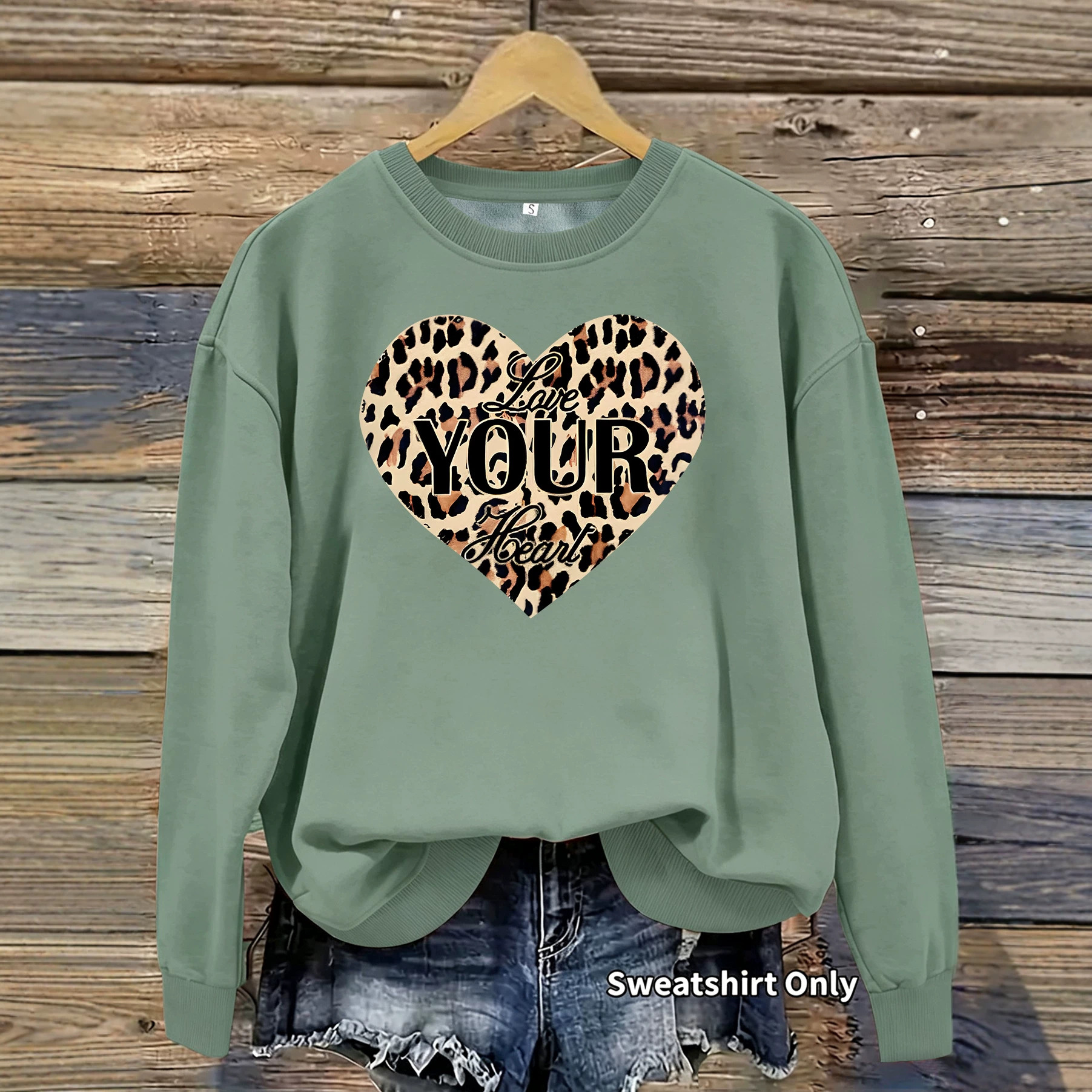 Leopard patterned heart-shaped fleece hoodie — image 5