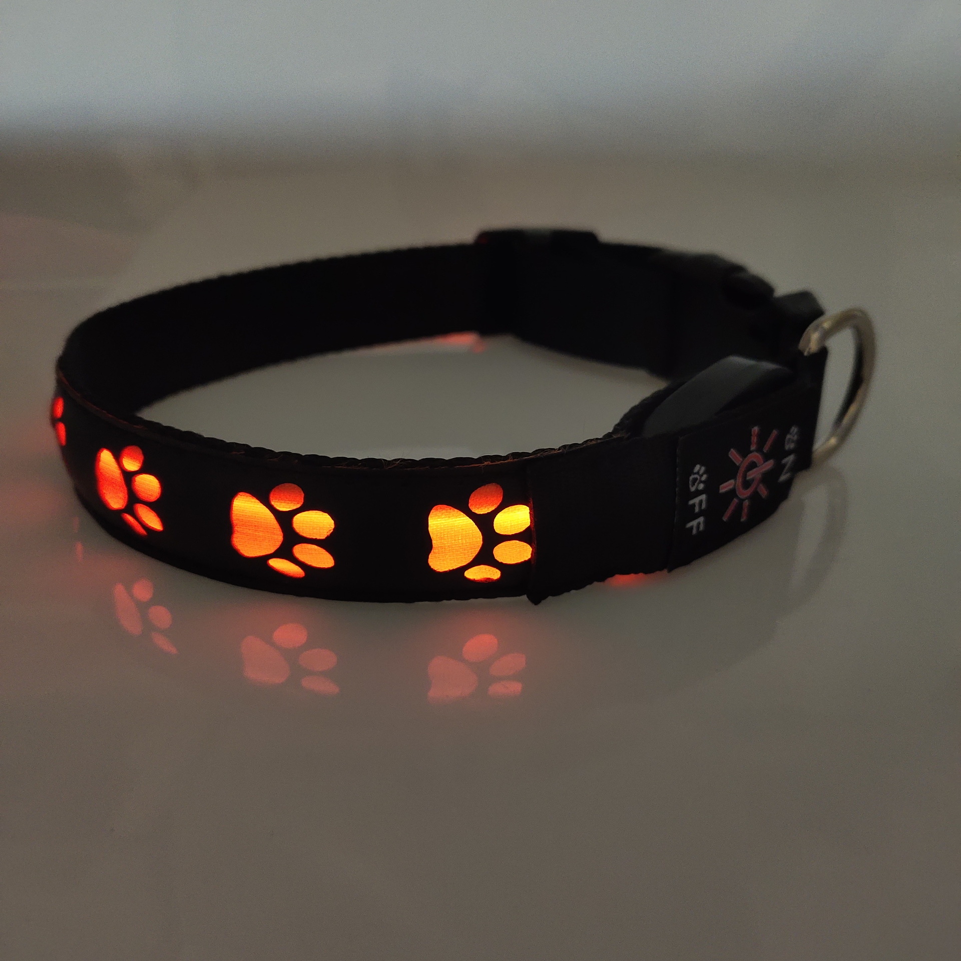 Led Rechargeable and Luminous Dog Paw Anti-Accident, Anti-Loss and Anti-Loss Light Warning Dog Collar Pet Collar — image 3