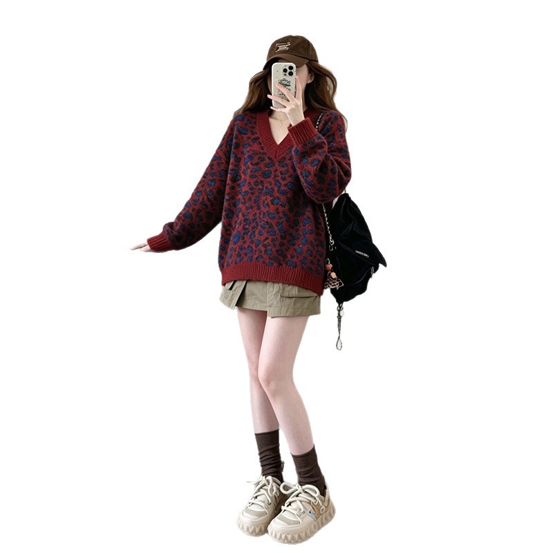Leopard print V-neck pullover sweater — image 1