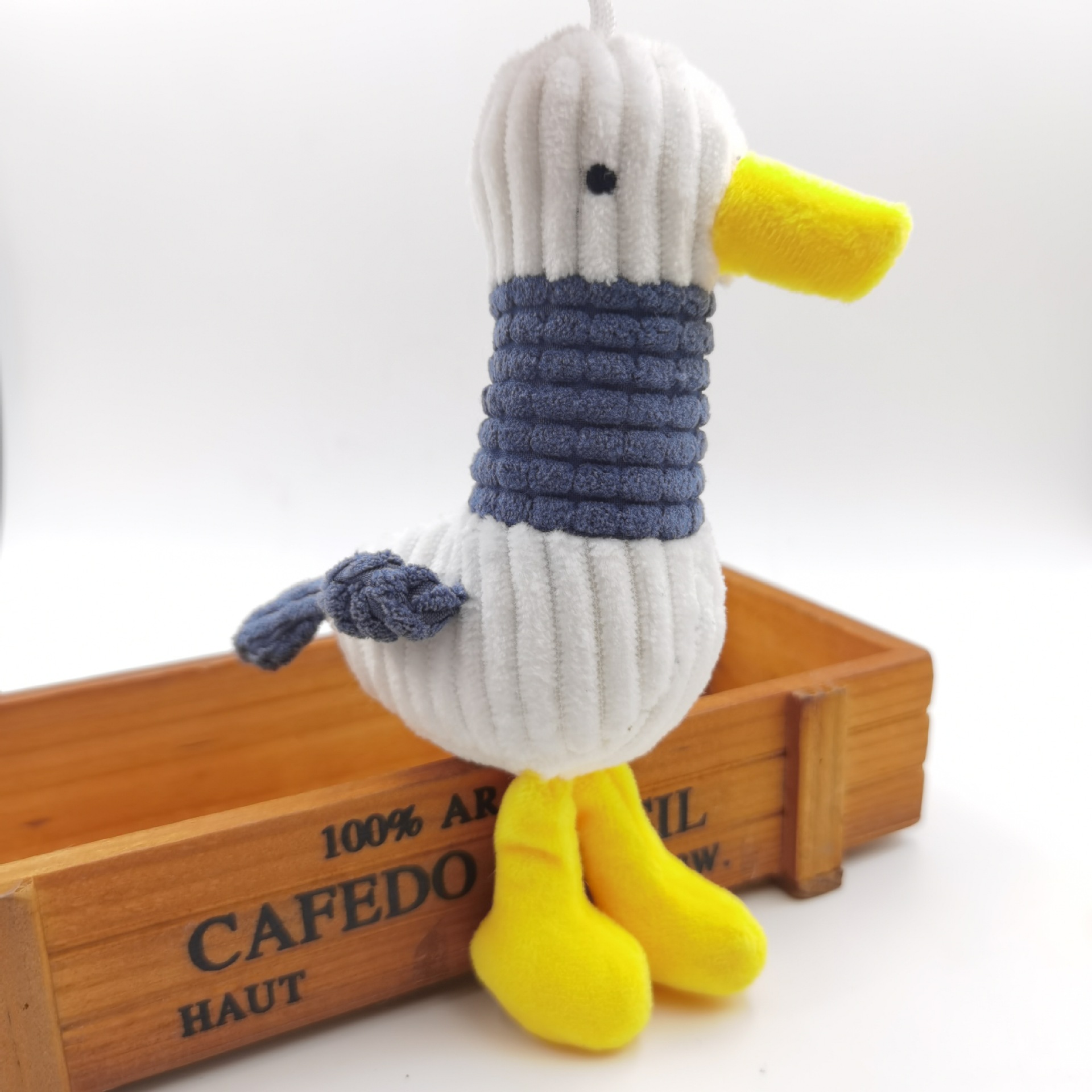 Muñeca de gaviota de peluche adorabilísima con gancho para mochila roja — imagen 1