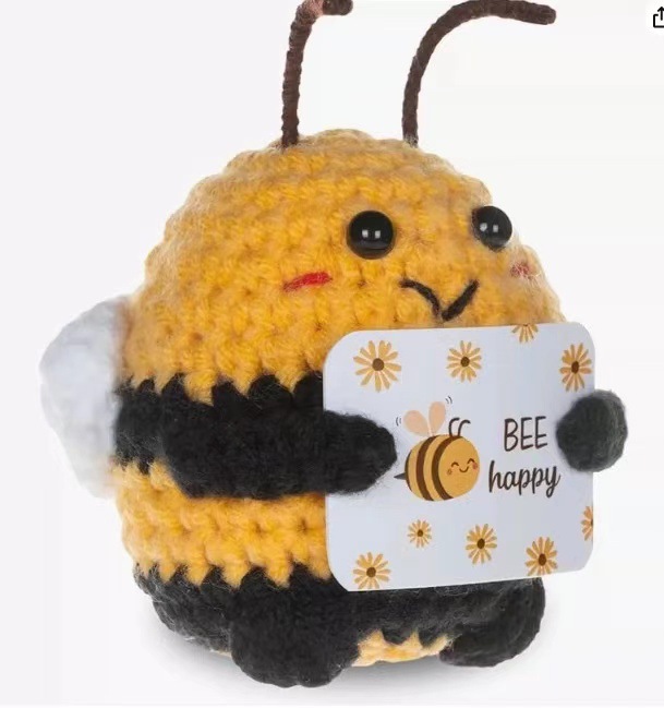 Muñeca de Pingüino Cariñoso con Taza de Cerveza y Tortuga de Lana Manual — imagen 14