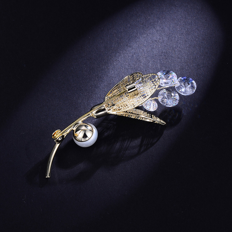 Broche de Zircón incrustado de lujo ligero y exquisito, moda de temperamento, tendencia de personalidad, accesorios de perla de agua dulce, corsage de vestido — imagen 4