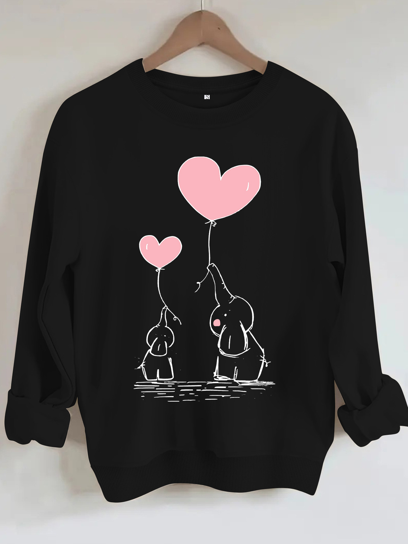 Round neck hoodie with female elephant and pink heart print — image 7