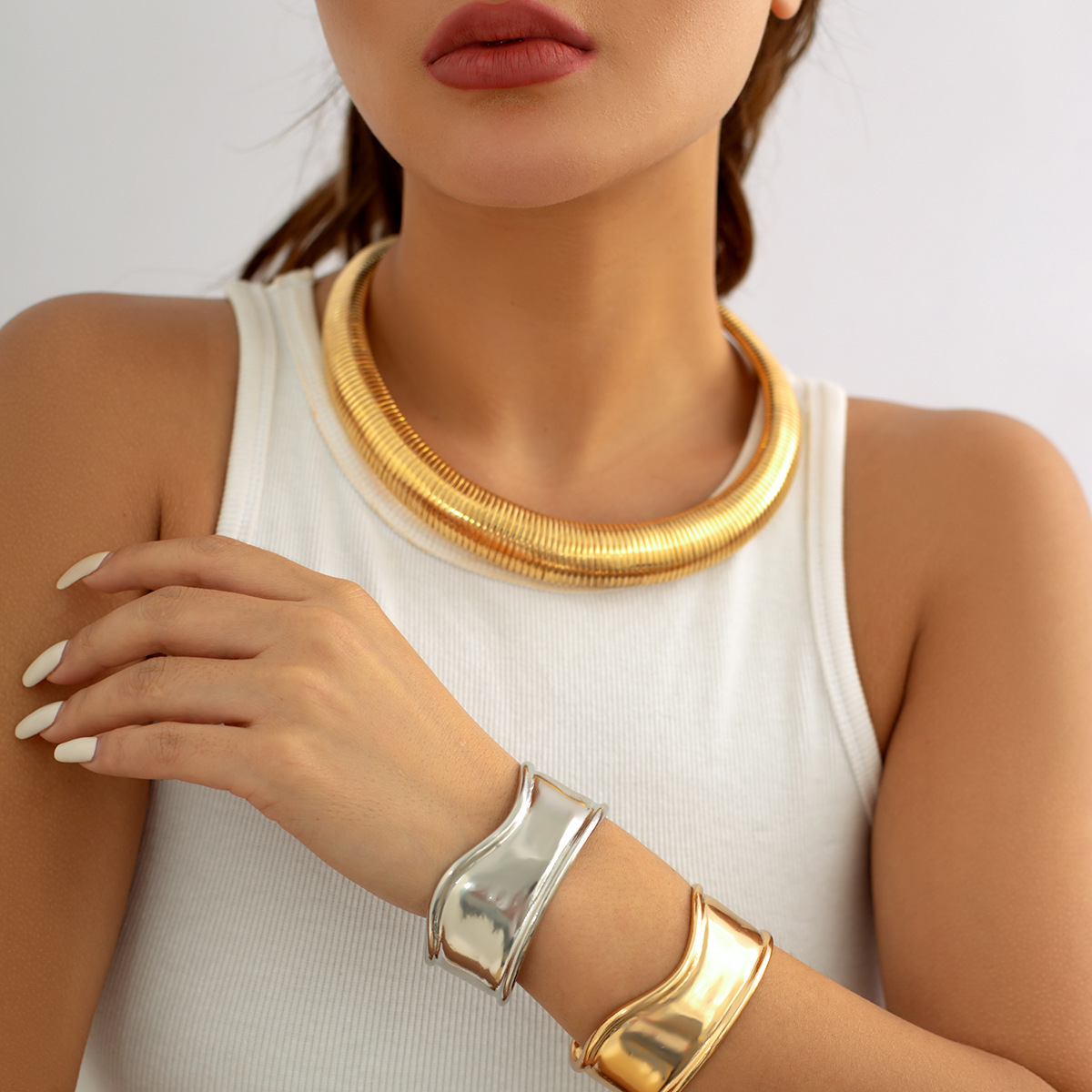 Geometric metal fashion bracelet exaggerated snake bone lines African collar — image 7