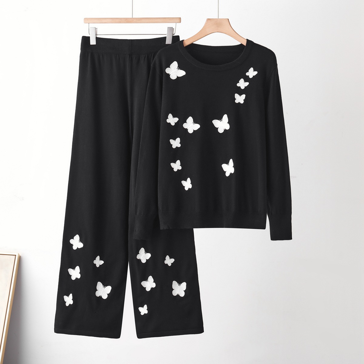 Chic Knitwear Set for Women, Casual Butterfly Embroidery Two-Piece Outfit, Lazy Style, Slim Fit — image 2