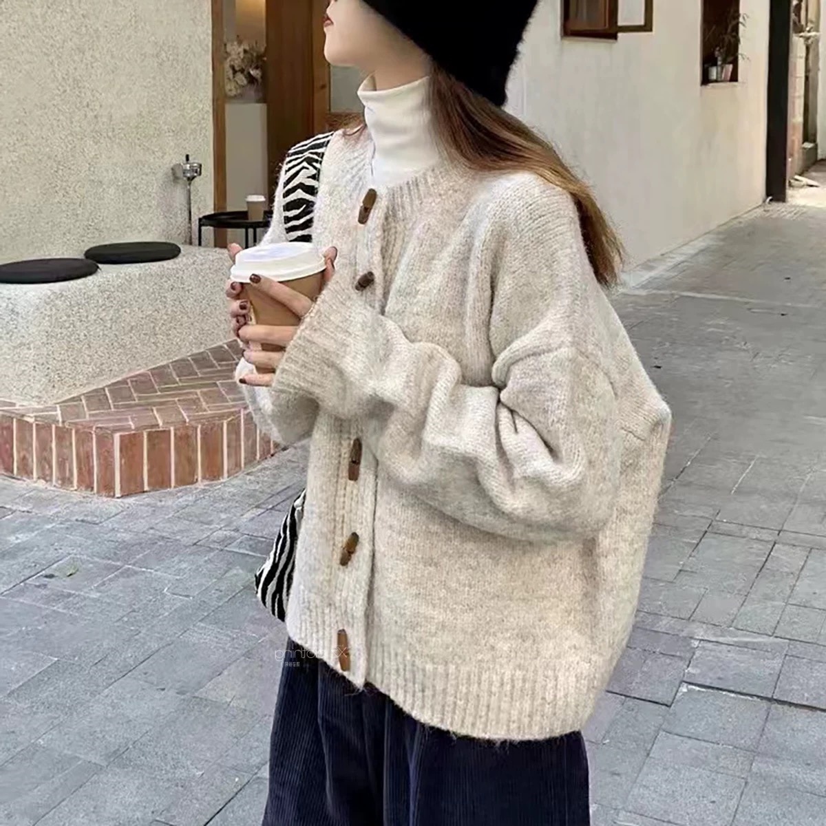 Lazy sweater women's short jacket round neck cow horn button jacket — image 2