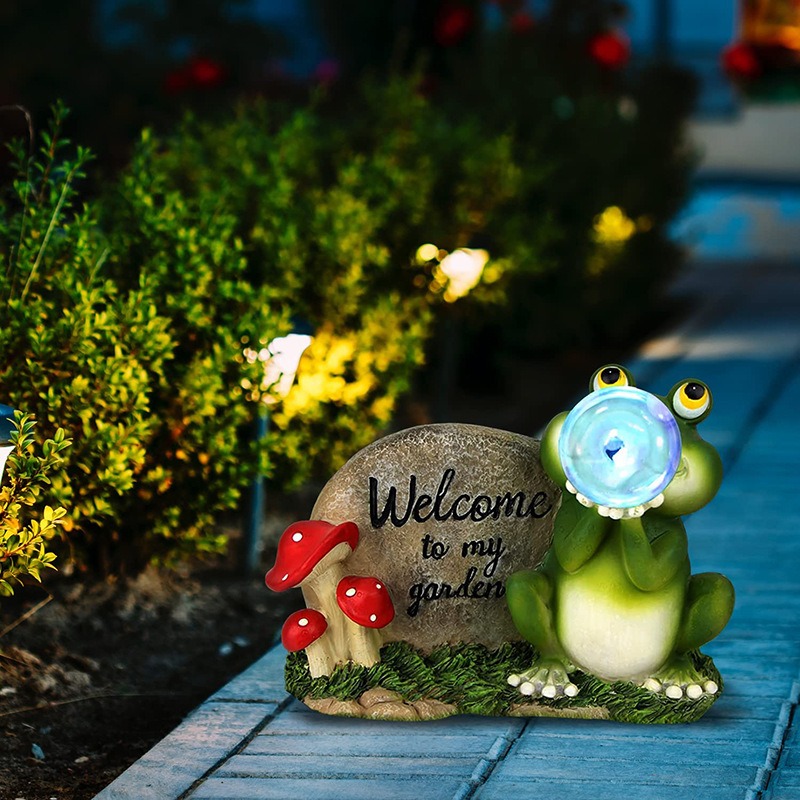 Solar garden lamp frog resin statue decoration — image 4