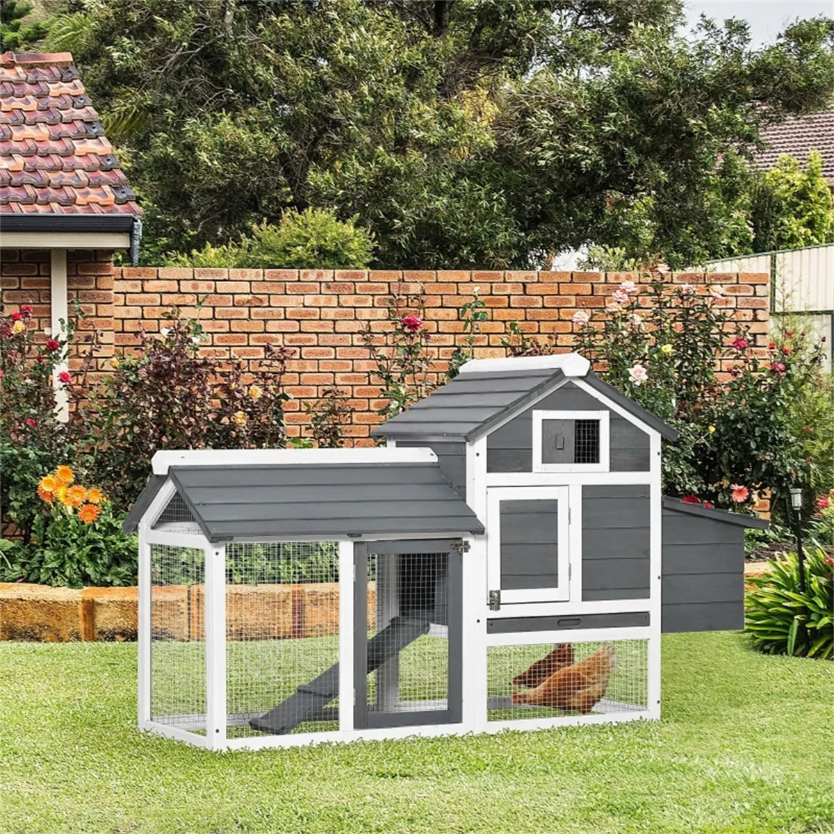 Wooden Chicken Coop — image 1