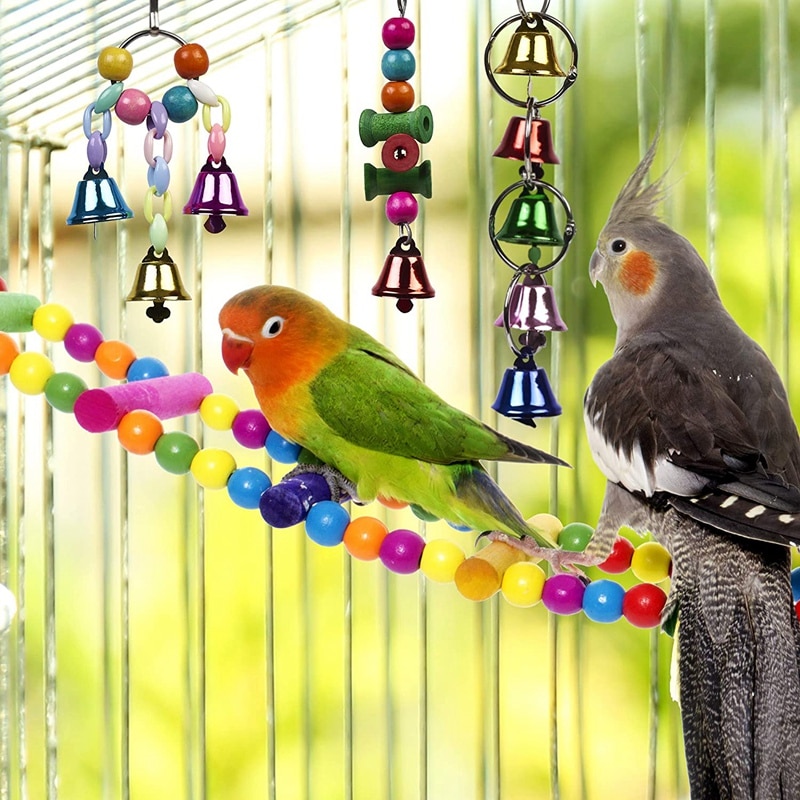 Paquete de 10 Juguetes para Jaula de Aves, Confiables y Masticables - Columpio, Puente Colgante, Cuentas de Madera, Pelota y Campana (en existencia) — imagen 6