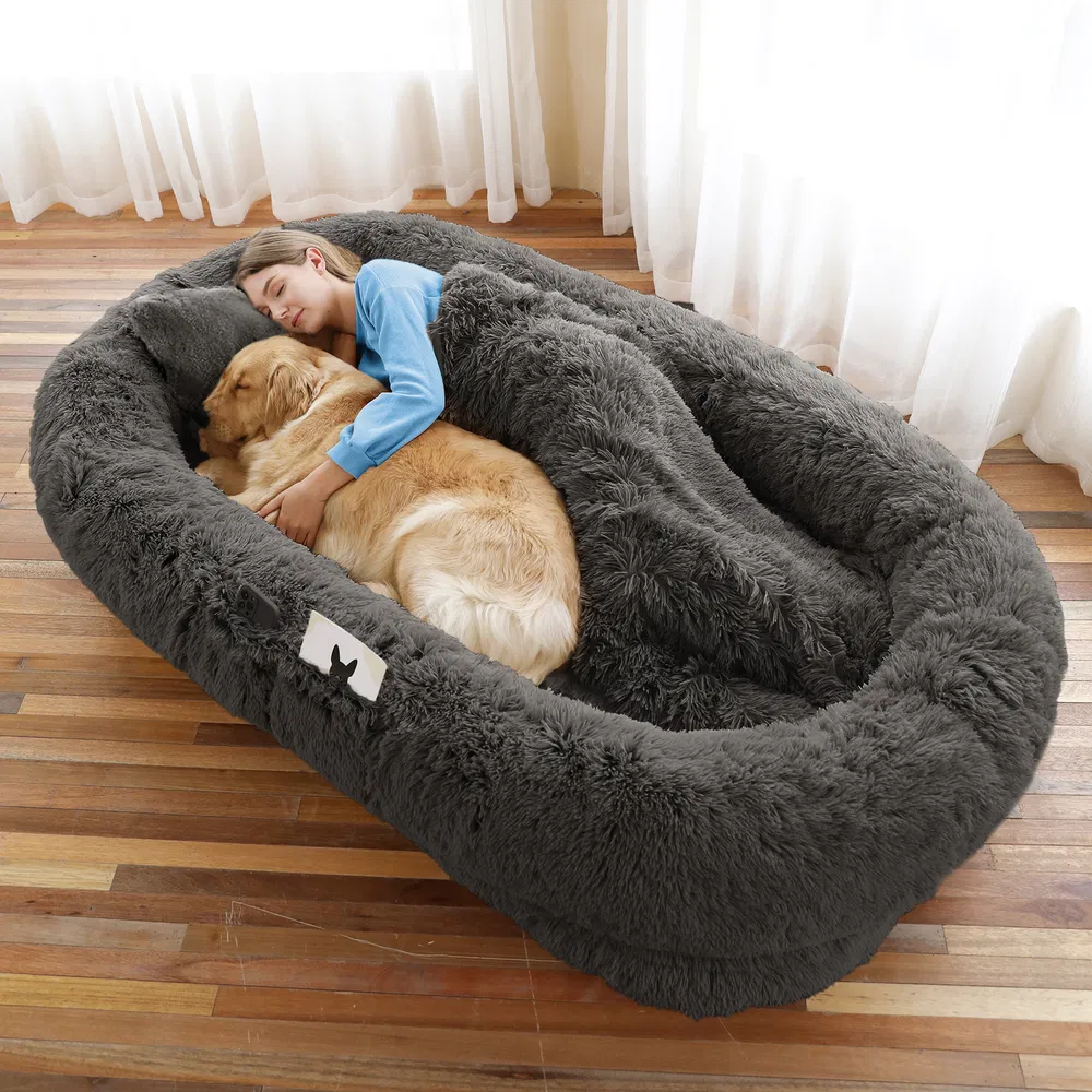 Cama para Perros y Personas Grande, Para Ti y Tu Mascota, Cama de Felpa Sintética Lavable para Dormir o Descansar, Soporte Óptimo para Canes, Almohada Pluma Presente, Manta, Correa — imagen 9