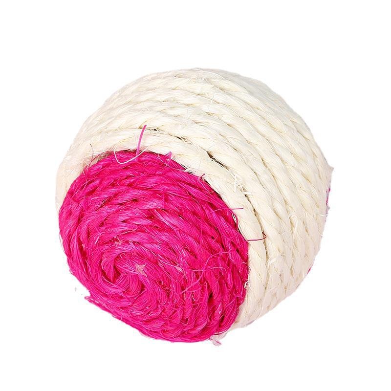 Pelota de sisal con plumas coloridas y sonajitas para gatos, corazón de tesoro felino — imagen 2