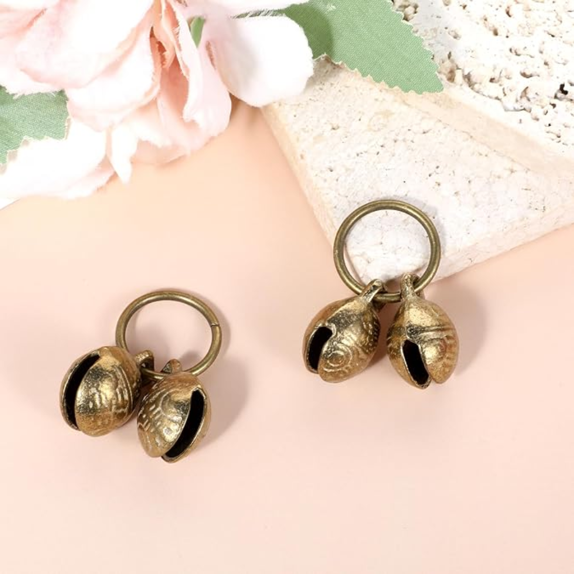 Cascos de Cobre para Collar de Perro 4 Piezas - Sonoros y Anti Pérdida para Mascotas con Ropa de Identificación para Pequeños Perros — imagen 2