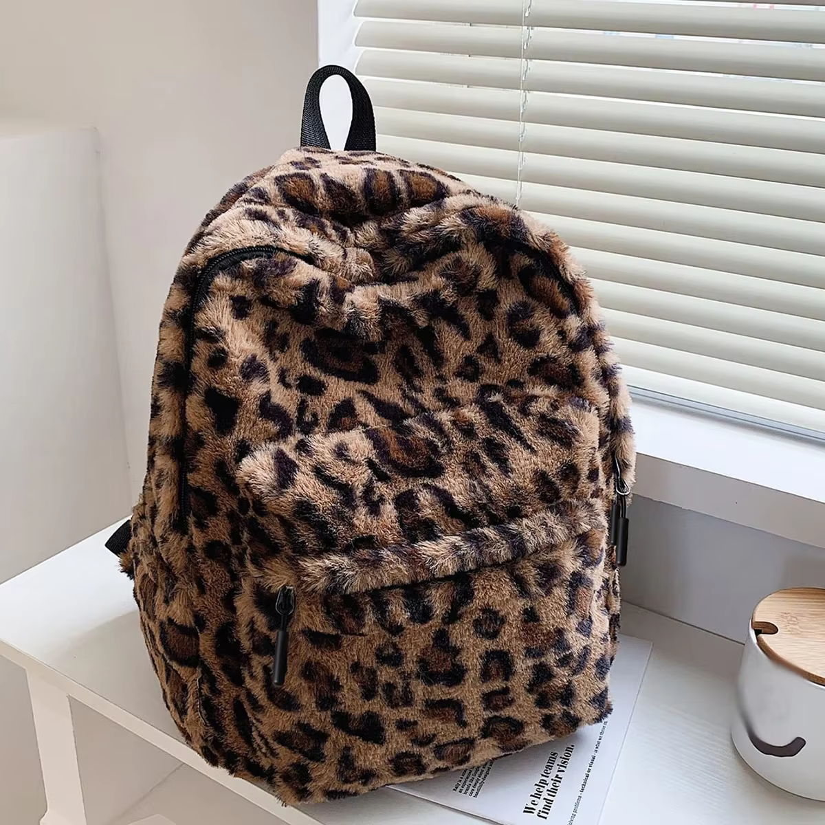 Mochila de Cuero Sofisticada con Diseño de Leopardo Marrón: Capacidad Grande para Comida y Equipaje, Cierre Seguro, Ajustable para Mujer — imagen 1
