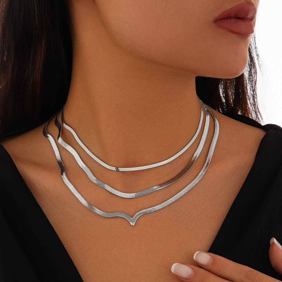 Punk metal snake bone chain necklace, female personality, geometric chain, multi-layer clavicle chain — image 2